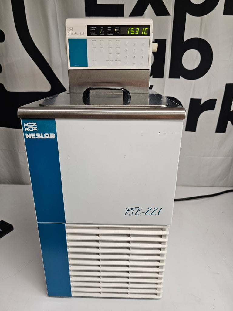 Neslab Instuments RTE-221 Digital Recirculating Lab Chiller Heated Water Bath