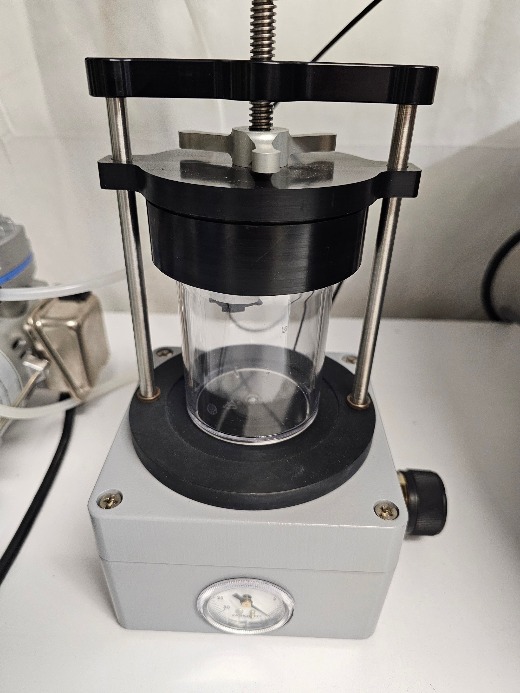 Resodyn LabRAM Acoustic Mixer| Express Lab Werks, LLC