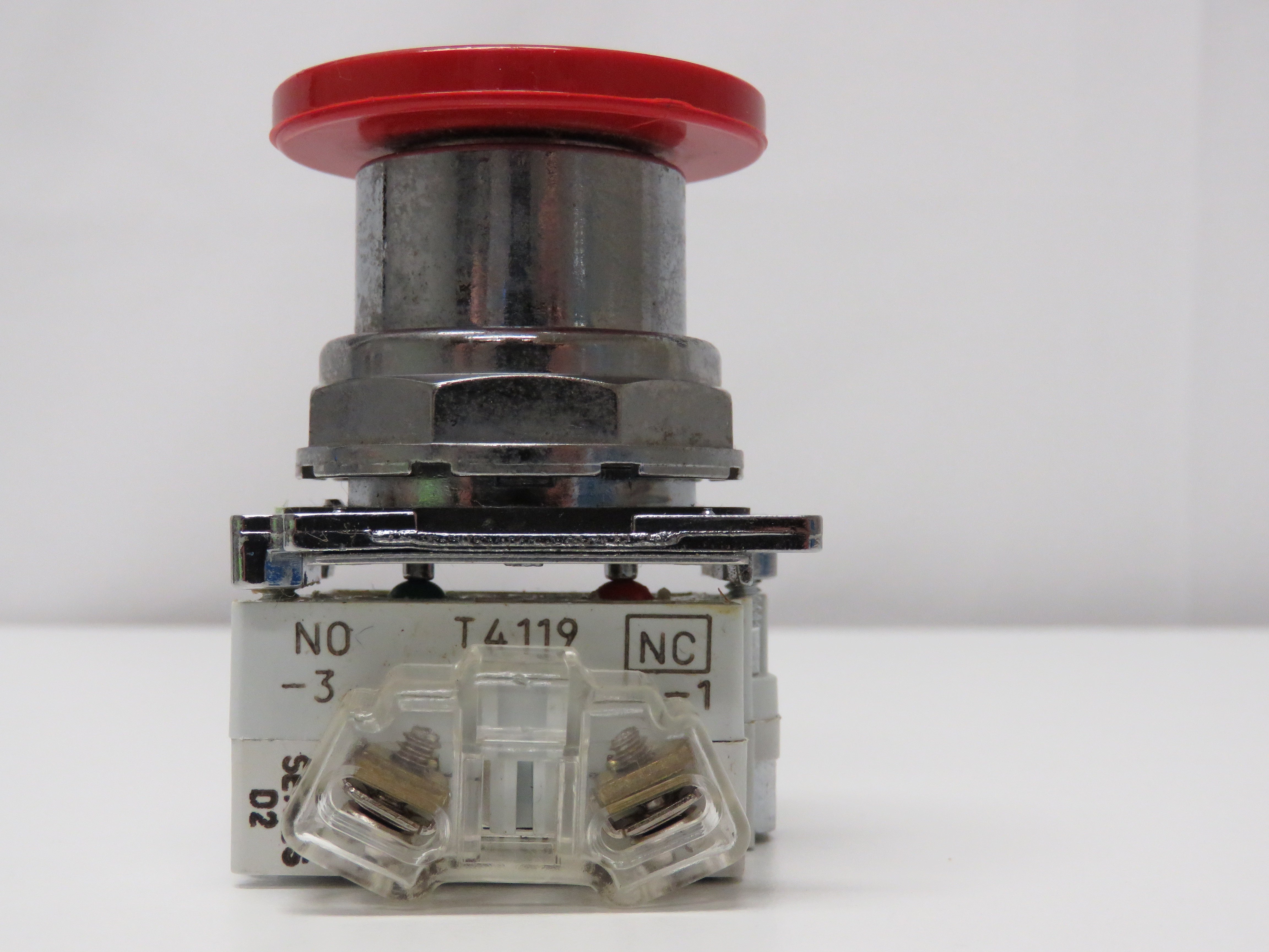 EATON 10250T/91000T Emergency STOP Switch T4119 | Express Lab Werks, LLC