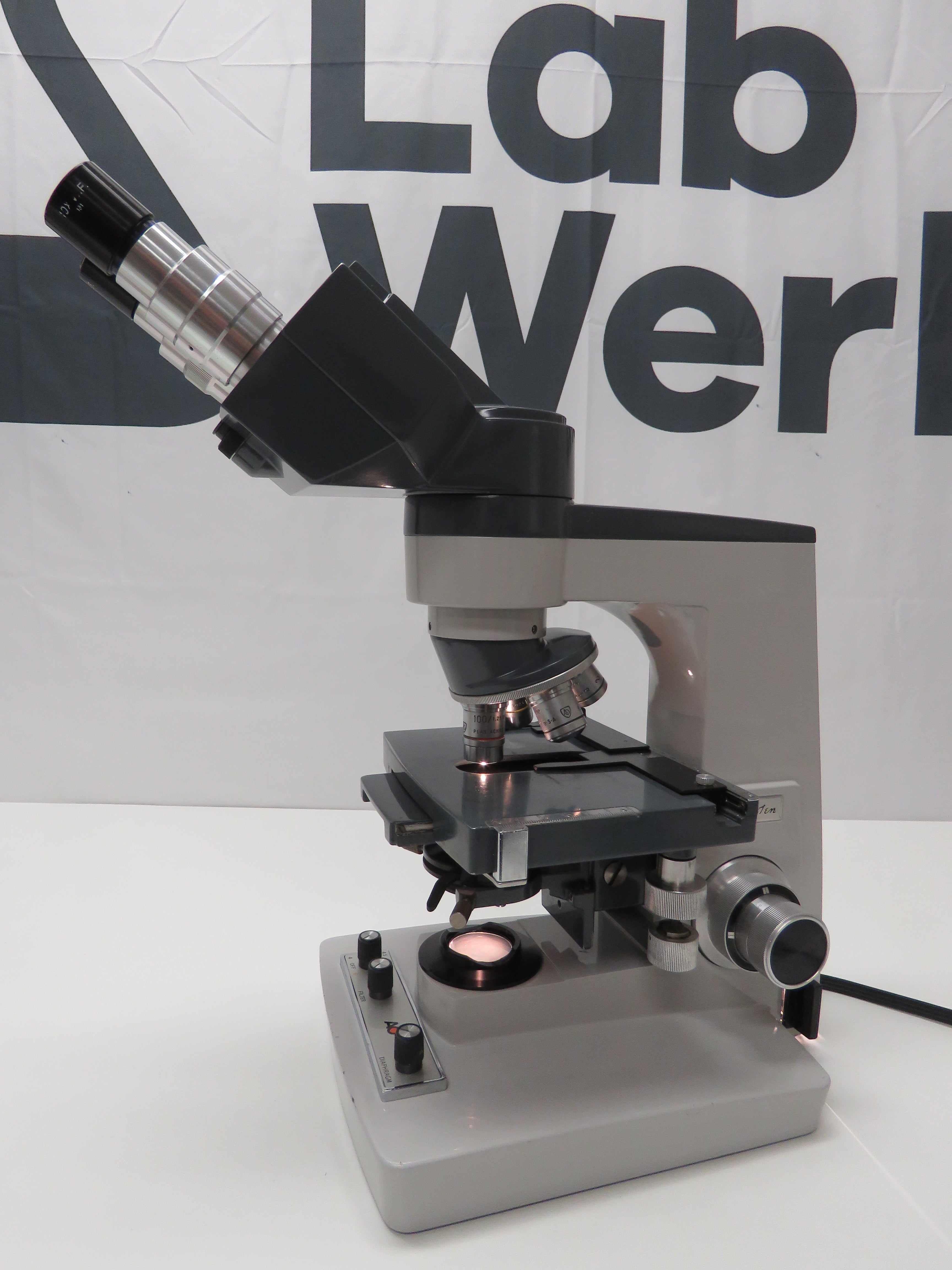 AO American Optical One-ten 110 1.25x Microscope w/ 100x 40x 10x 4x Ob ...