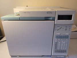 HP / Agilent 6890 Plus FID S/SL Gas Chromatograph, low runs, clean unit