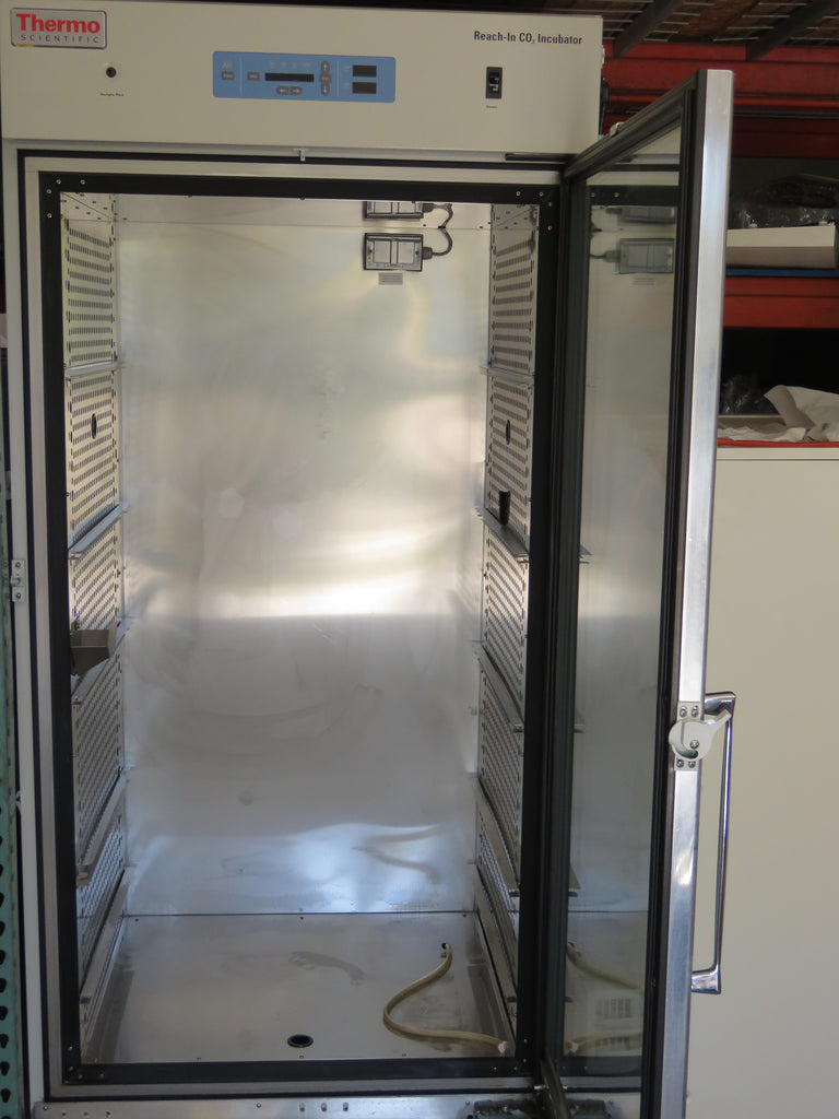 Thermo Scientific 3950 Reach-in Large Capacity Incubator with Warranty