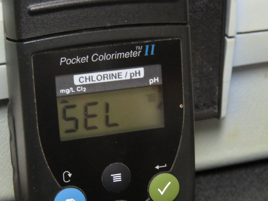 Hach Pocket Colorimeter II Cl2 pH 50700-12 with Total Chlorine Test Ki ...